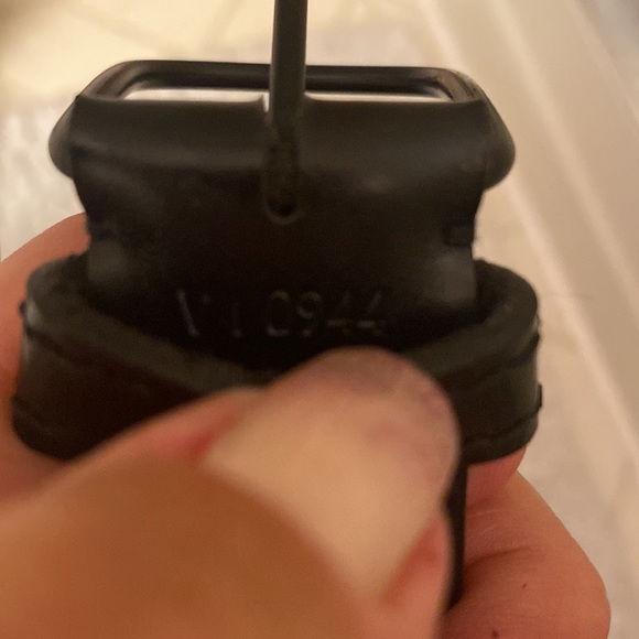 Authentic LOUIS VUITTON 90S BLACK EPI SAC D'EPAULE TWIST BUCKET BAG - Picture 12 of 12